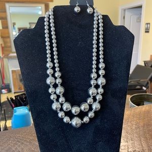 Necklace and earring set